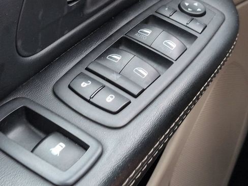 Used 2018 Dodge Grand Caravan SXT FWD image 21