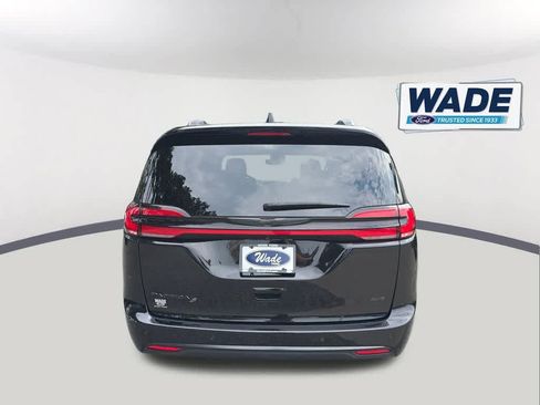 Used 2024 Chrysler Pacifica Touring-L w/ S Appearance Package AWD/4WD image 6