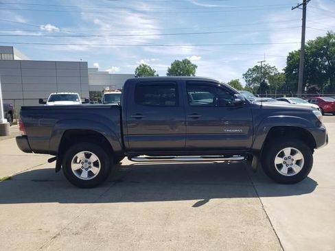 Used 2013 Toyota Tacoma 4x4 Double Cab w/ TRD Sport Pkg image 3