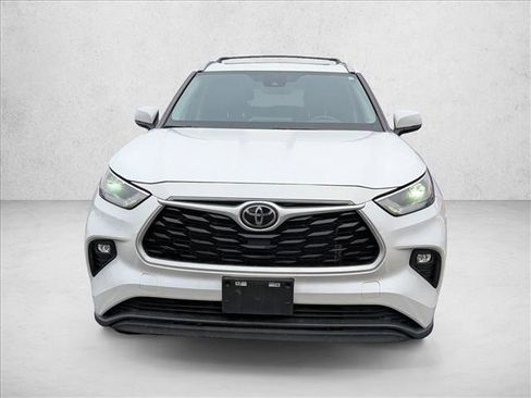 Certified 2023 Toyota Highlander XLE image 2