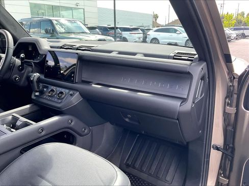 Used 2025 Land Rover Defender 110 AWD/4WD image 19