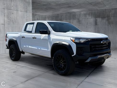 Certified 2024 Chevrolet Colorado Trail Boss w/ Technology Package AWD/4WD image 7