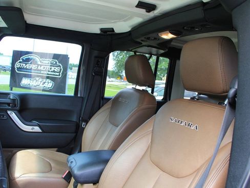 Used 2016 Jeep Wrangler Unlimited Sahara w/ Dual Top Group AWD/4WD image 26