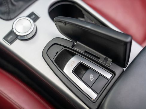 Used 2015 Mercedes-Benz SLK 250 image 21