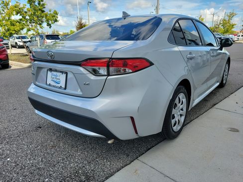 Used 2021 Toyota Corolla LE FWD image 6