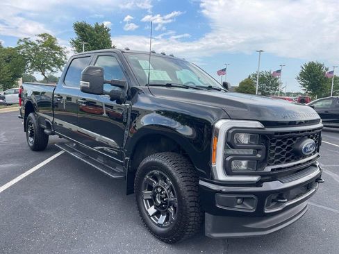 Used 2023 Ford F250 Lariat w/ Sport Appearance Package AWD/4WD image 2