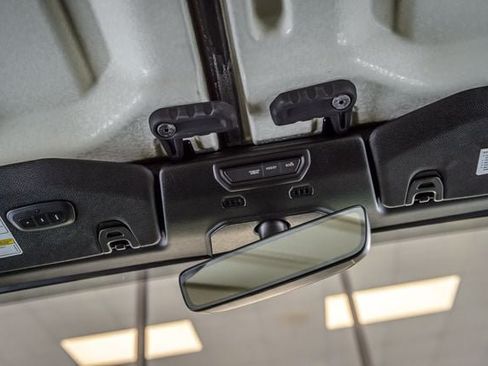 Used 2019 Jeep Wrangler Unlimited Sahara AWD/4WD image 38
