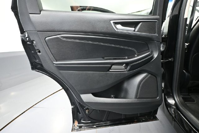 Used 2016 Ford Edge Titanium w/ Technology Package AWD/4WD image 27