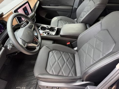 Certified 2026 Volkswagen Atlas SE FWD image 12