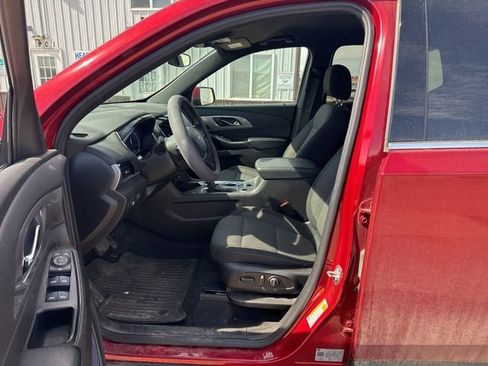 Used 2023 Chevrolet Traverse LT image 17