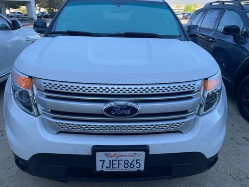 Used 2015 Ford Explorer XLT w/ Equipment Group 202A AWD/4WD image 3