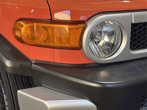 Used 2013 Toyota FJ Cruiser 4WD image 3