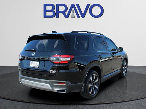 Used 2025 Honda Pilot Elite image 5