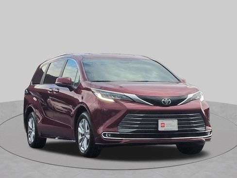 Certified 2026 Toyota Sienna Limited FWD image 3