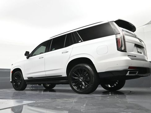 Used 2022 Cadillac Escalade Premium Luxury AWD/4WD image 22