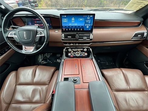 Used 2022 Lincoln Navigator Reserve image 10