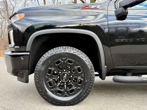 Used 2022 Chevrolet Silverado 2500 LTZ w/ LTZ Plus Package image 9