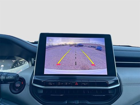 Used 2024 Jeep Compass Limited image 13