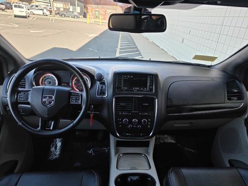 Used 2019 Dodge Grand Caravan SXT FWD image 16