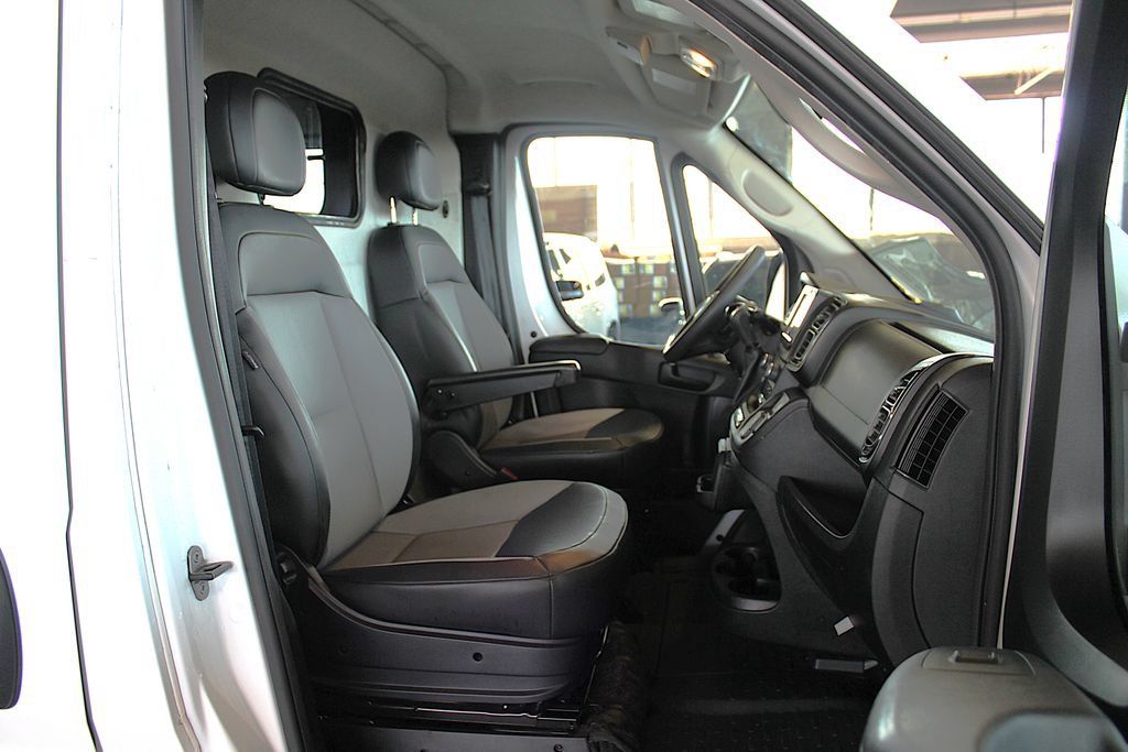 Used 2024 RAM ProMaster 2500 w/ Convenience Group FWD image 18