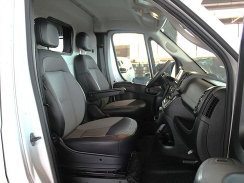 Used 2024 RAM ProMaster 2500 w/ Convenience Group FWD image 18