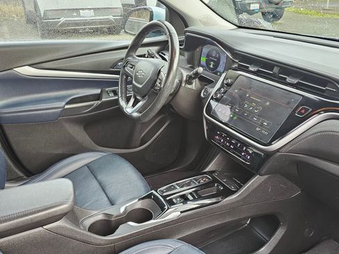 Used 2022 Chevrolet Bolt EUV LT w/ Convenience Package image 10