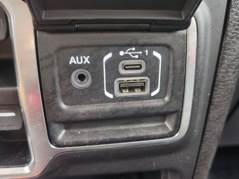 Used 2025 Jeep Wrangler Unlimited Sahara AWD/4WD image 23