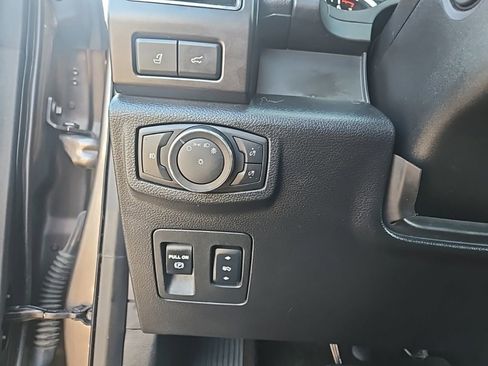 Used 2018 Ford Expedition Limited image 17