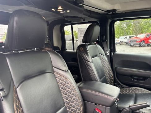 Used 2023 Jeep Gladiator Overland AWD/4WD image 24