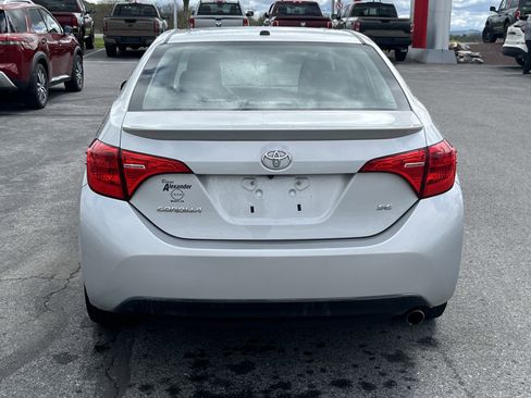 Used 2018 Toyota Corolla SE w/ SE Premium Package FWD image 6