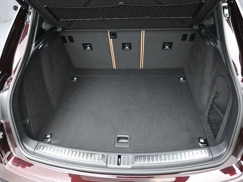 Certified 2025 Porsche Macan image 32