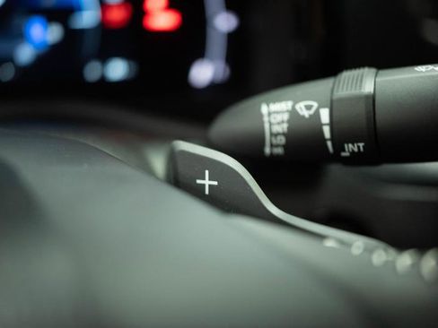 Used 2025 Toyota Camry SE image 27