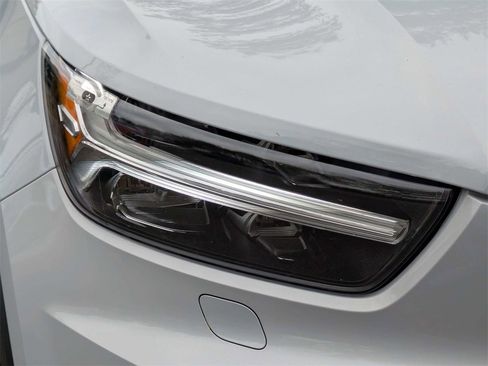 Used 2021 Volvo XC40 P8 Recharge image 10