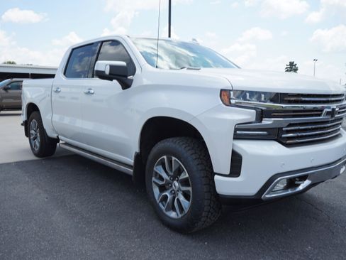 Used 2020 Chevrolet Silverado 1500 High Country w/ Technology Package AWD/4WD image 7