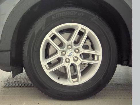 Used 2025 Ford Explorer Active AWD/4WD image 23