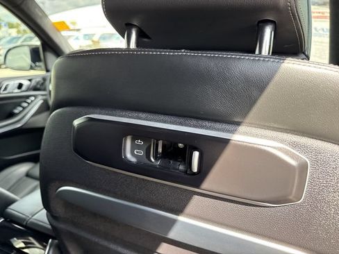 Used 2025 BMW X7 M60i AWD/4WD image 40