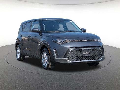 Used 2025 Kia Soul LX image 3