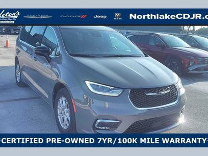 Used 2025 Chrysler Pacifica Select