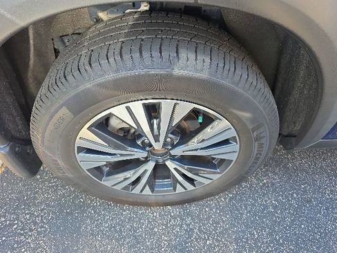 Used 2021 Nissan Rogue SV w/ Premium Package FWD image 6