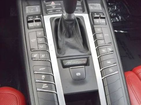 Used 2021 Porsche Macan AWD/4WD image 37