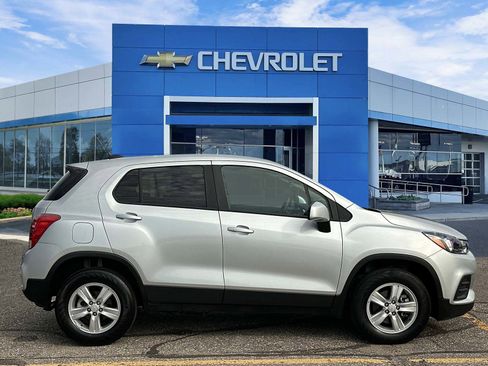 Certified 2022 Chevrolet Trax LS w/ Tint and Cruise Package image 7