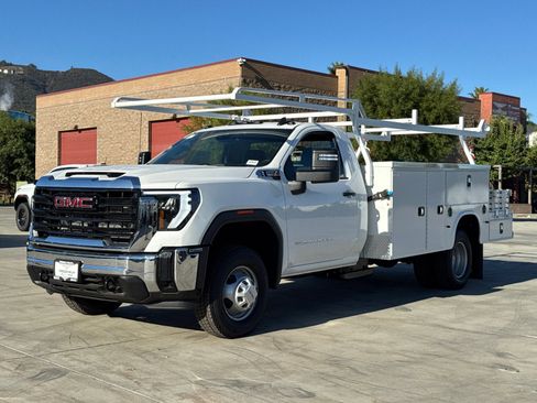 New 2025 GMC Sierra 3500 Pro w/ Fleet Convenience Package image 4