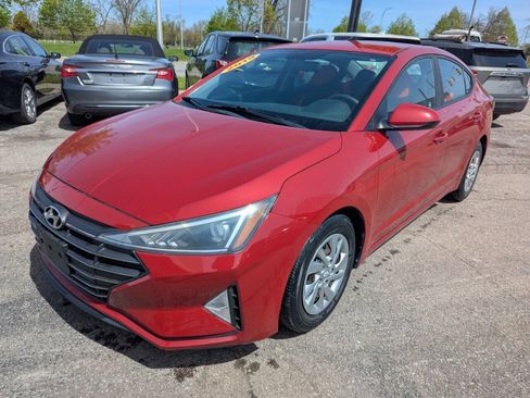 Used 2019 Hyundai Elantra SE FWD image 3
