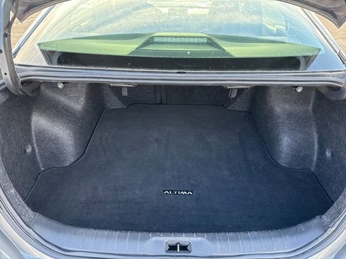 Used 2024 Nissan Altima 2.5 SV image 9