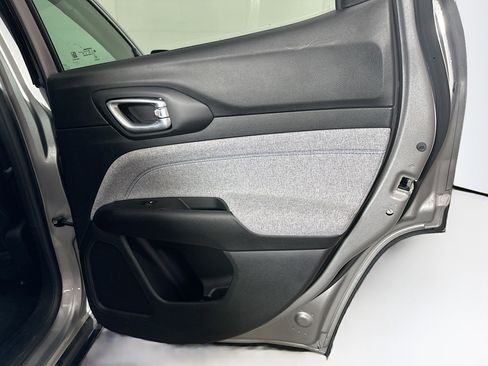 Used 2022 Jeep Compass Latitude FWD image 28