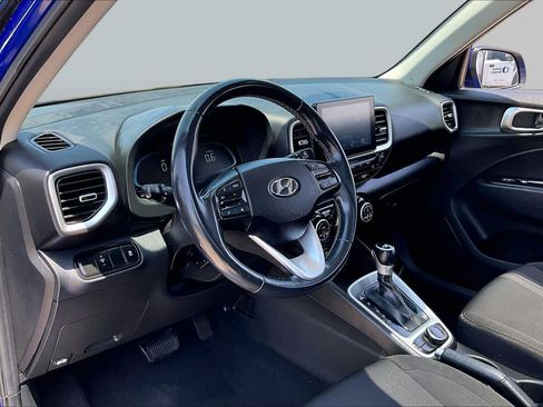 Used 2024 Hyundai Venue SEL FWD image 17