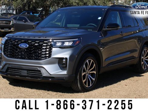 Used 2025 Ford Explorer ST-Line w/ Premium Package RWD image 4