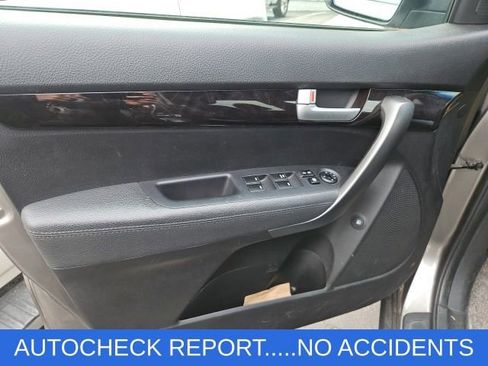 Used 2015 Kia Sorento LX image 3