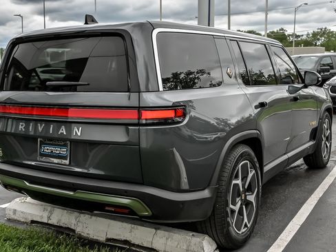 Used 2023 Rivian R1S Adventure AWD/4WD image 11