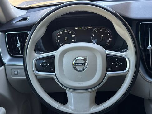 Used 2018 Volvo XC60 T5 Momentum w/ Convenience Package AWD/4WD image 32